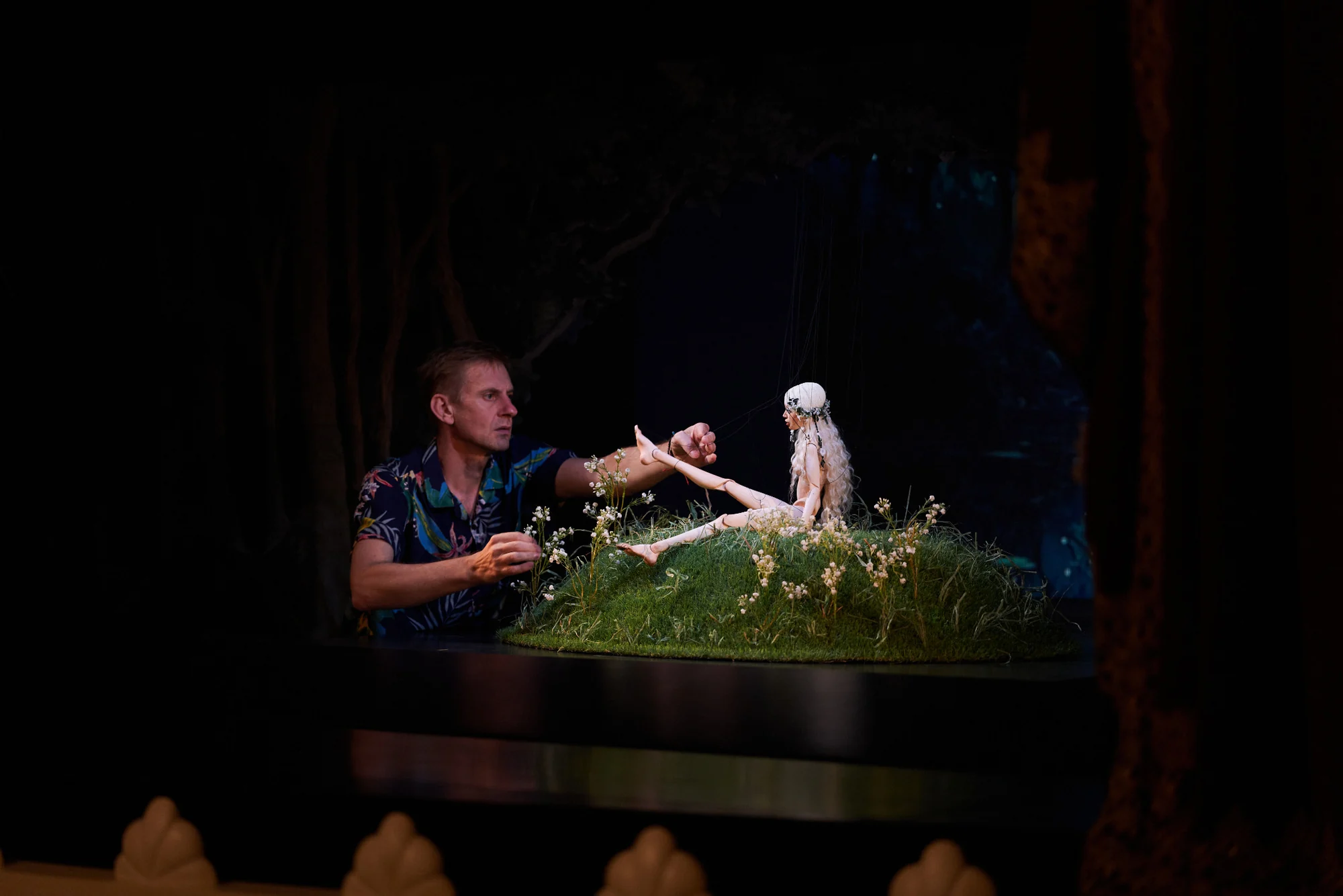 Blick hinter die Kulissen mit Puppenspieler