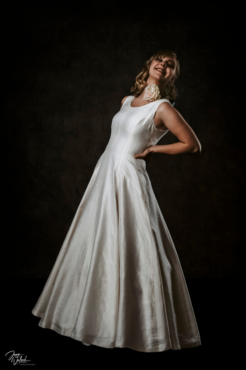 welsch-hochzeitsfotograf-braut-mit-brautkleid-standesamt-hamburg