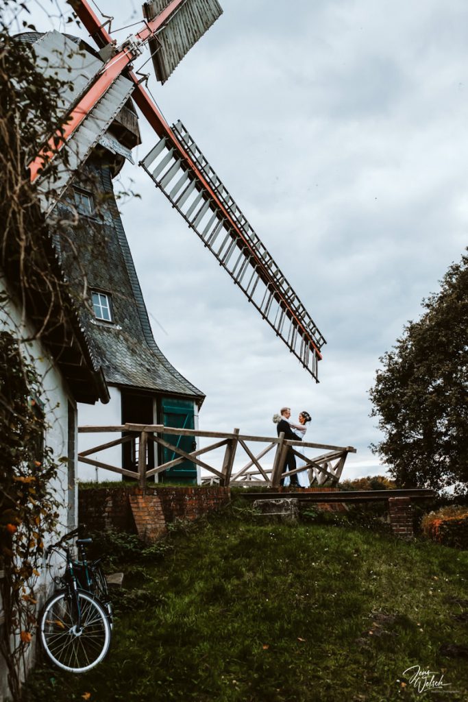 hochzeitsfotograf-worpswede-brautpaar-muehle