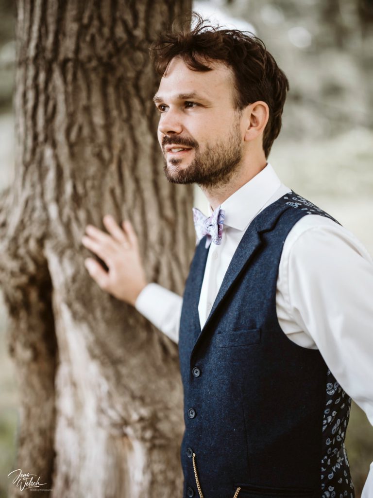 brautpaarshooting-worpswede-hochzeitskleid-pony-bräutigam