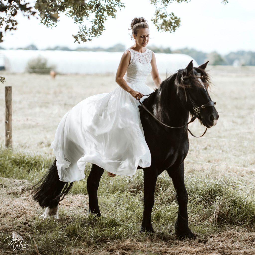 brautpaarshooting-worpswede-hochzeitskleid