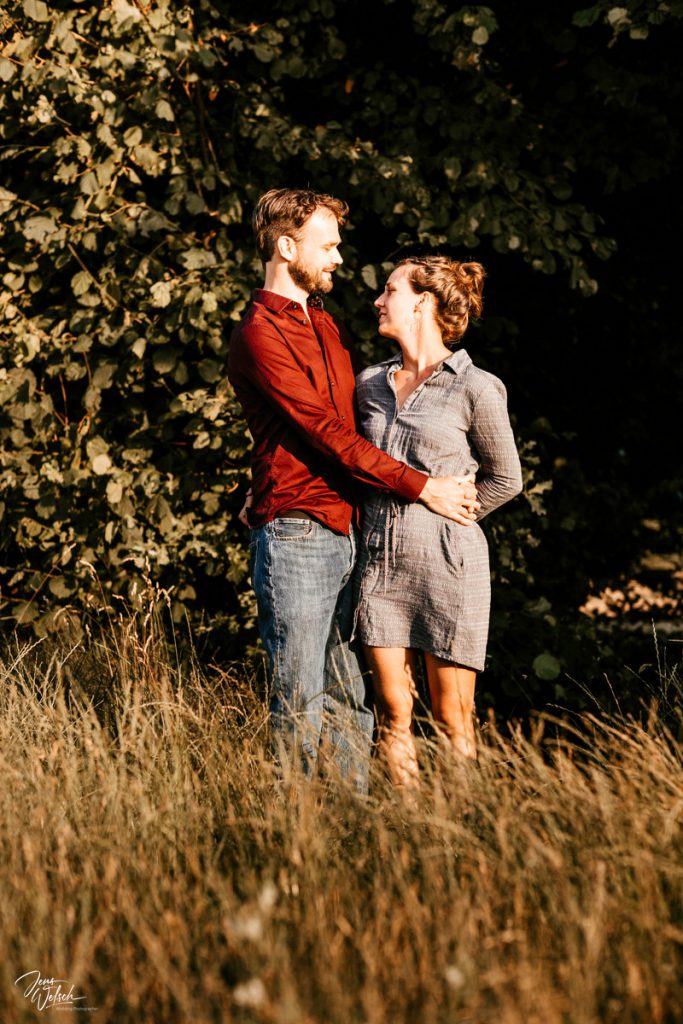 brautpaar-verliebt-in-worpswede