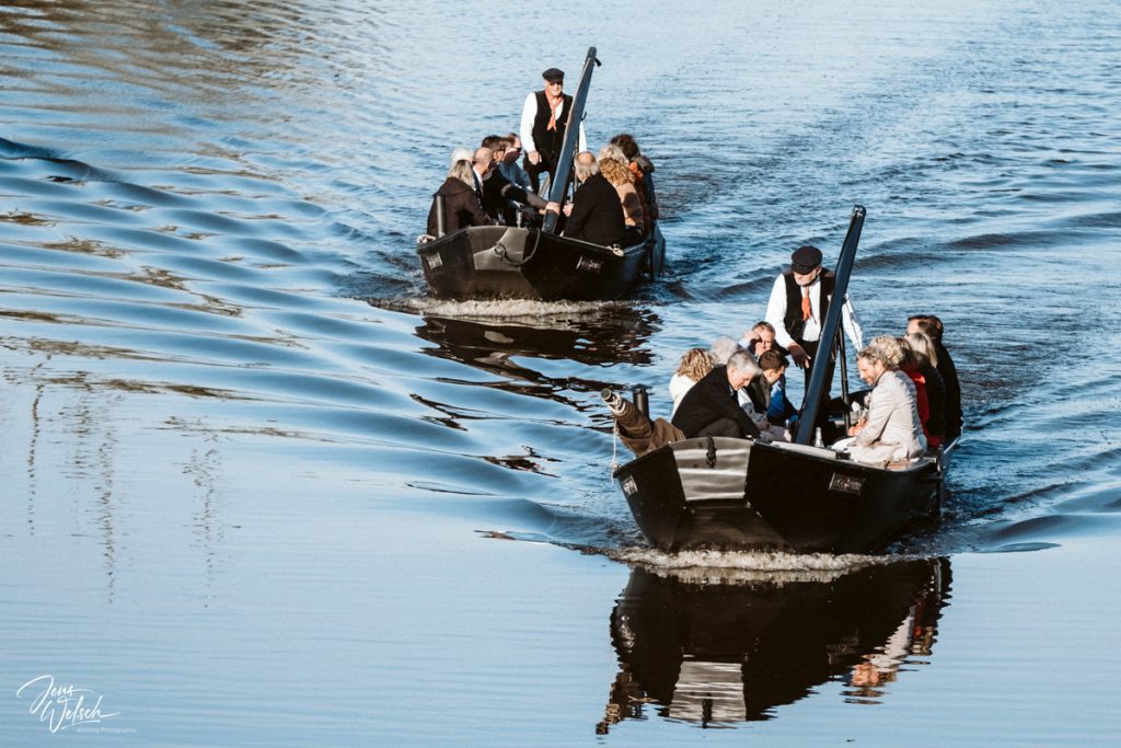 hochzeitsgesellschaft-torfkaehne-auf-der-hamme-neu-helgoland