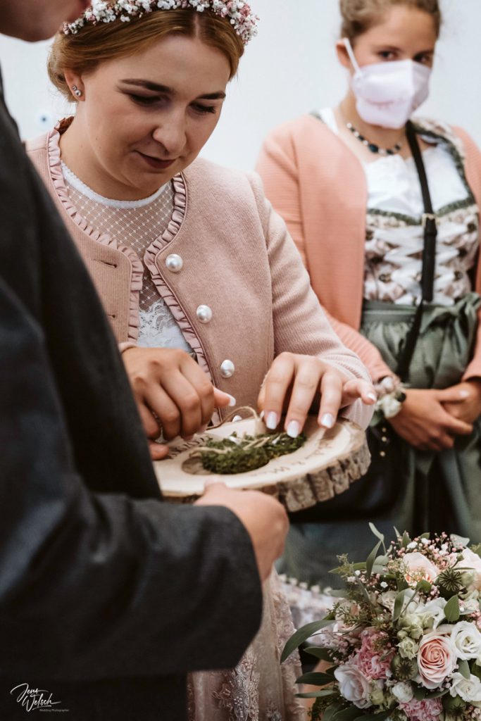 hochzeit-friedrichshafen-standesamt-verliebt-trauring