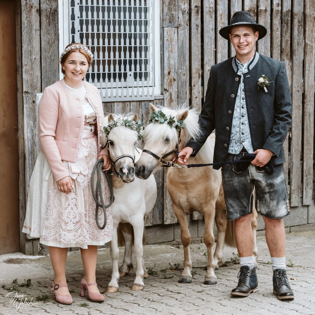 hochzeit-friedrichshafen-tettnang-brautpaar-ponyhof-verliebt