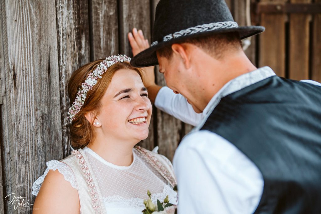 hochzeit-friedrichshafen-tettnang-brautpaar-ponyhof-verliebt