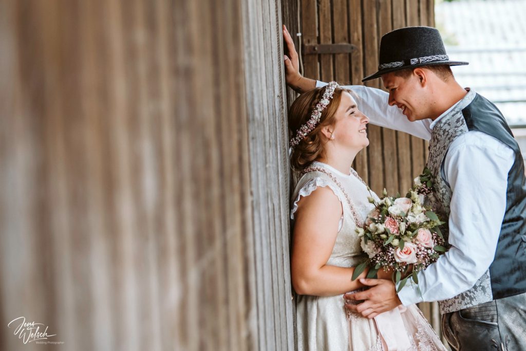 hochzeit-friedrichshafen-tettnang-brautpaar-ponyhof-verliebt