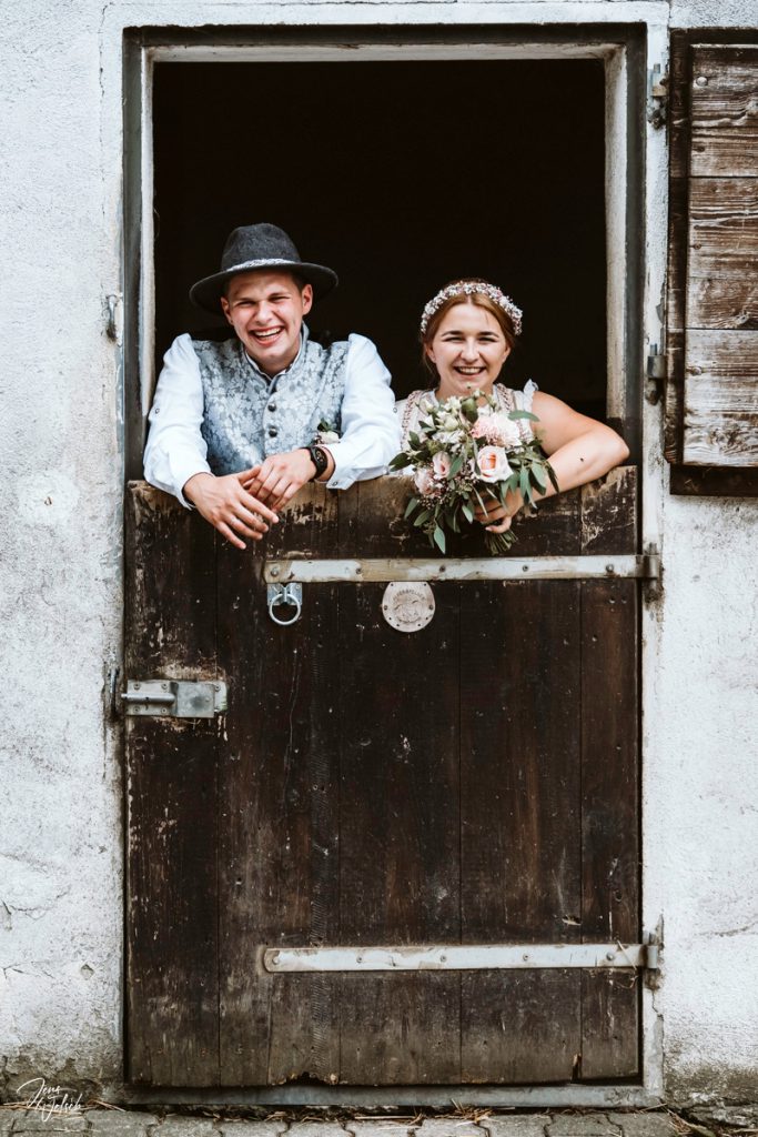 hochzeit-friedrichshafen-tettnang-brautpaar-ponyhof-verliebt