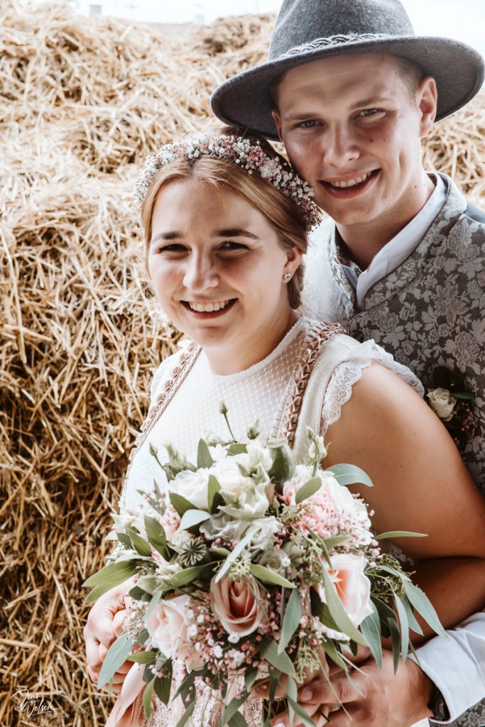 brautpaar-ponyhof-hochzeitsfeier-pferdehochzeit