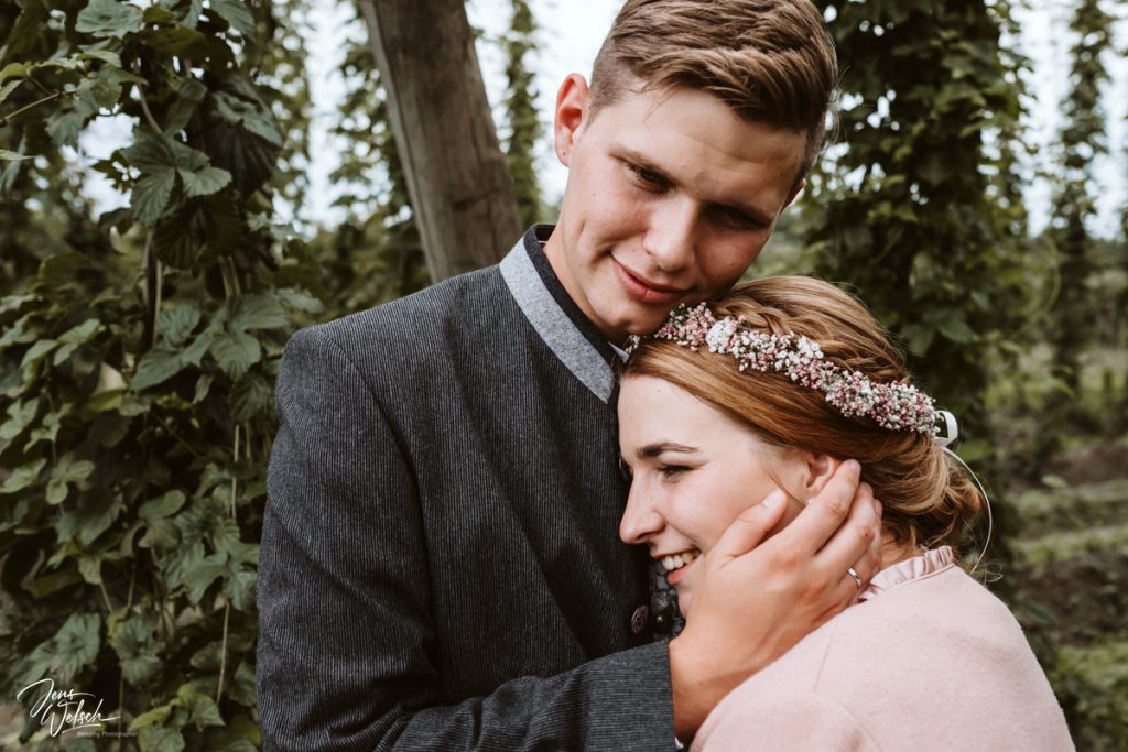 verliebt-hochzeitskuss-hopfengarten-tettnang